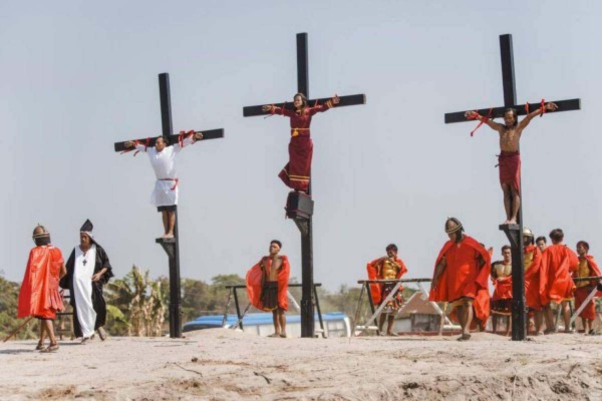 Sufrimiento extremo: Filipinos se flagelan y se crucifican de verdad en Viernes Santo