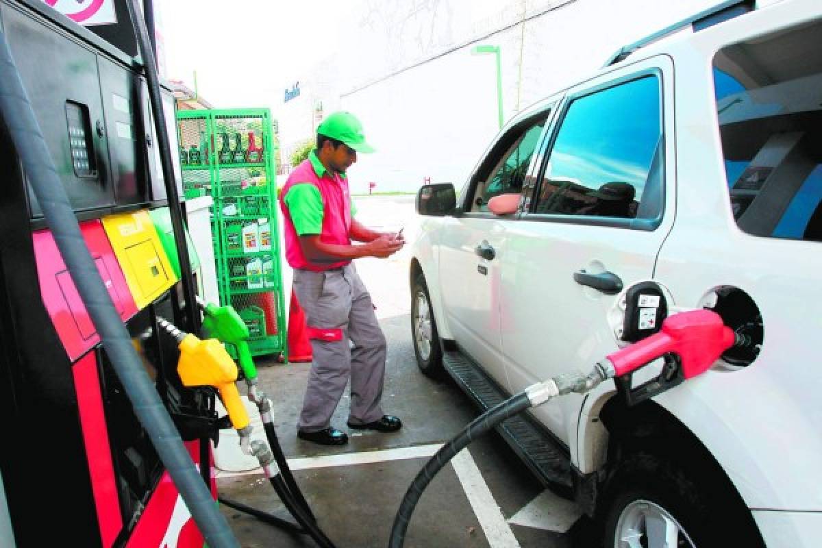Impuesto a gasolinas representa el 40 por ciento por cada galón