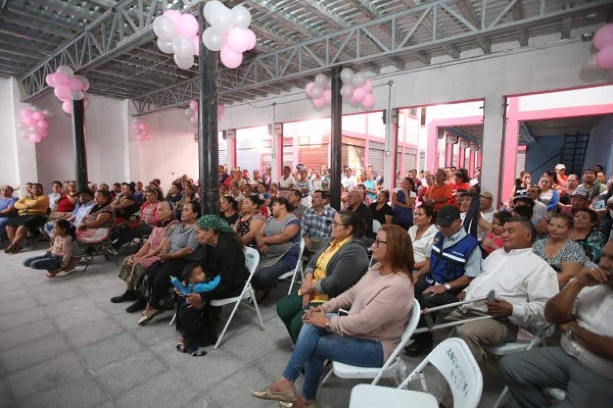 Inauguran 192 puestos en el mercado Álvarez