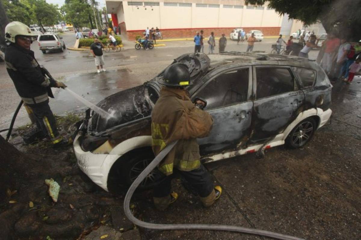 Tres personas resultan con quemaduras al incendiarse taxi en San Pedro Sula