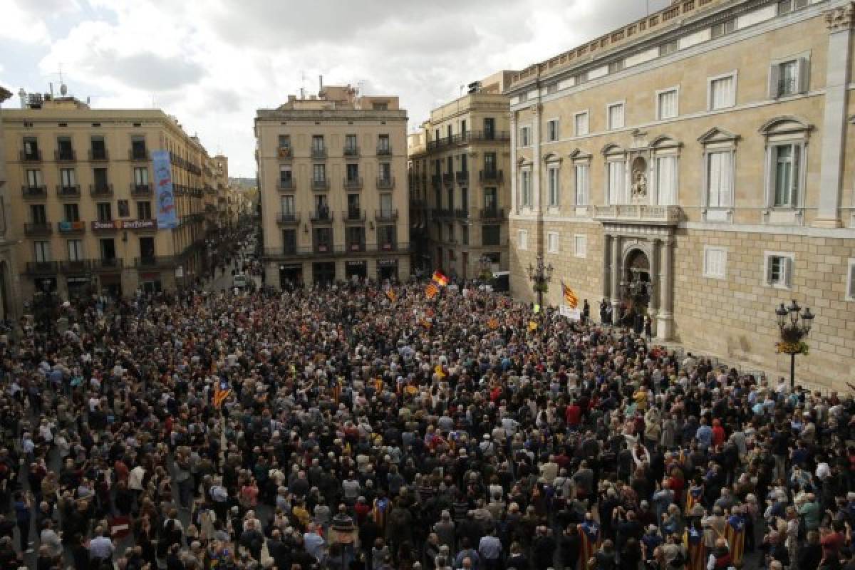 Miles de vascos marchan en apoyo a Cataluña