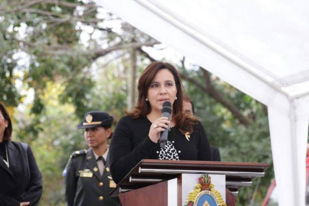 Honduras: Primera Dama solicita más respeto para quienes reciben la bolsa solidaria
