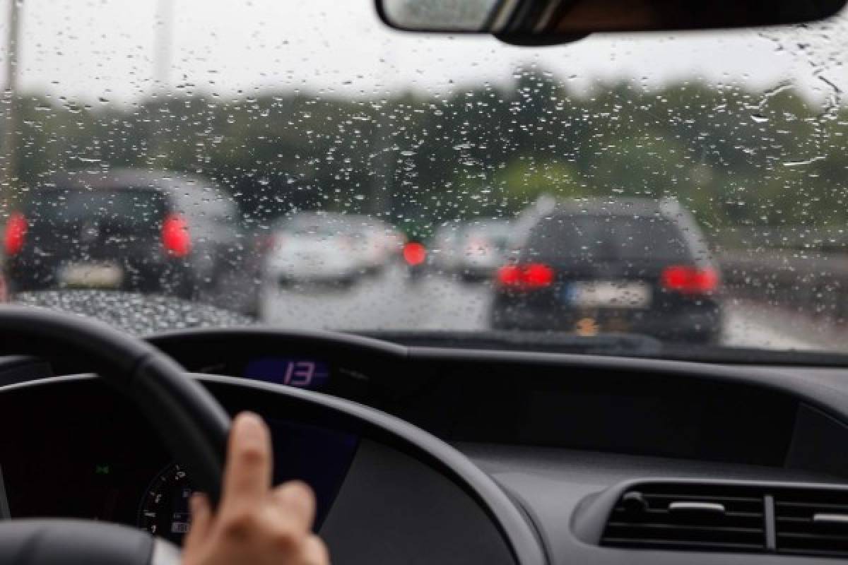 Aprenda a conducir bajo la lluvia