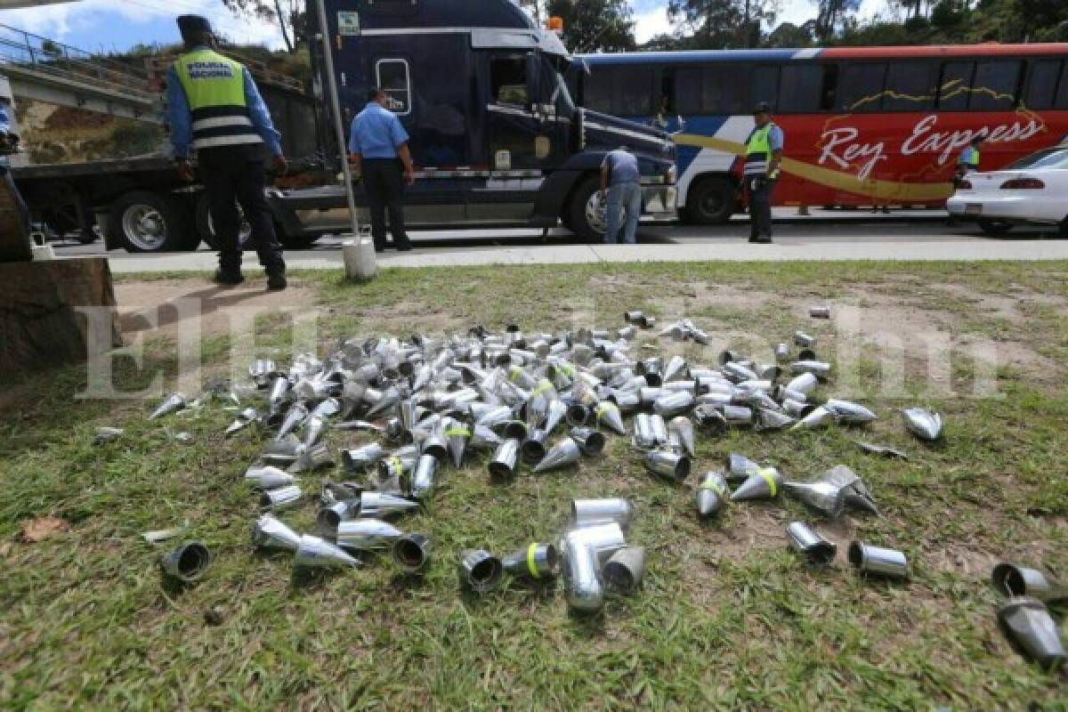 Toma nota: Tránsito decomisa accesorios peligrosos en llantas de los autos y camiones