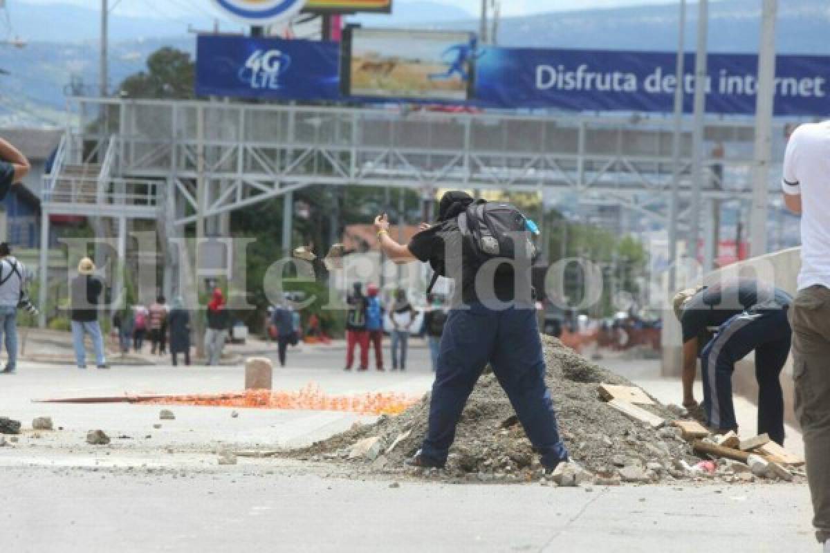 MEU lleva sus protestas al bulevar Suyapa para exigir la renuncia de Julieta Castellanos