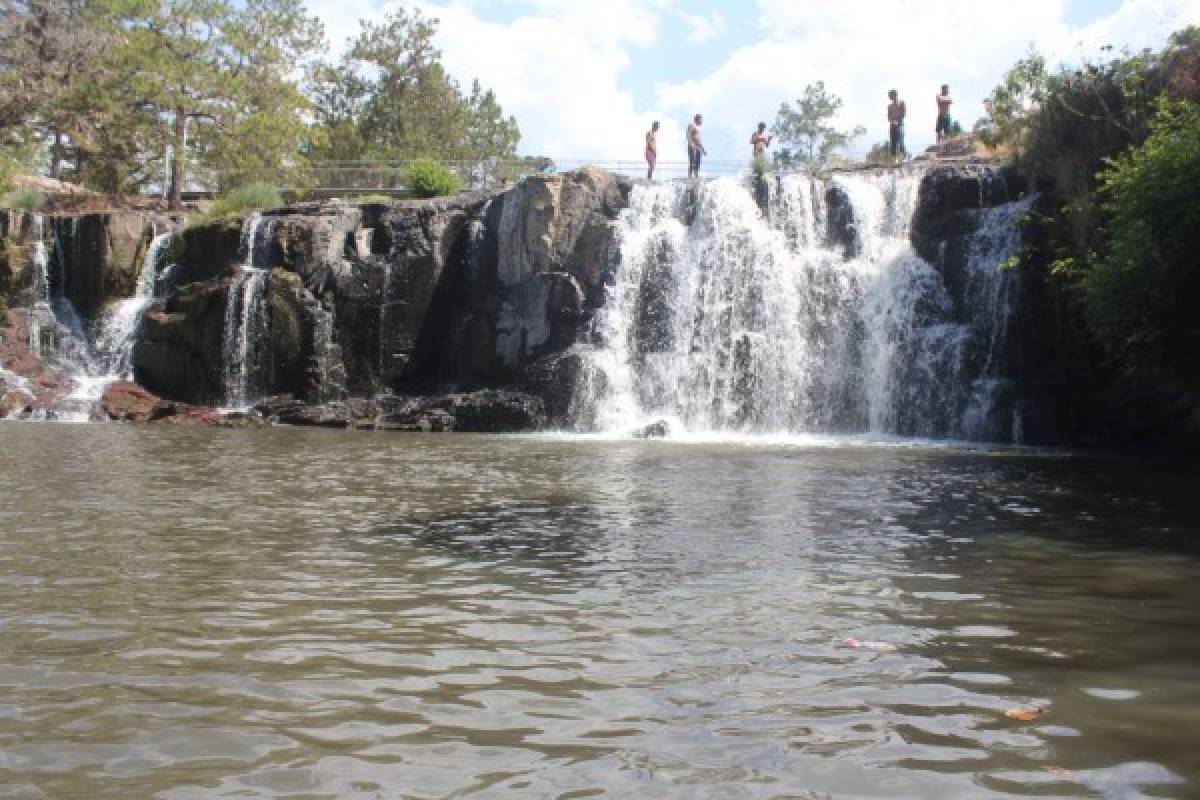 Impresionantes cascadas y mega canopy ofrece La Paz a turistas