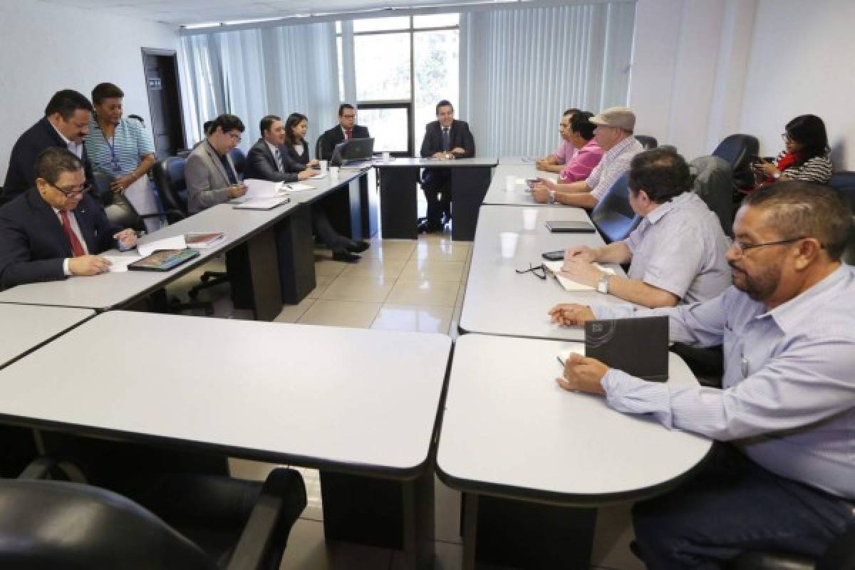 Honduras: Empresarios, obreros y gobierno buscan pactar aumento al salario mínimo