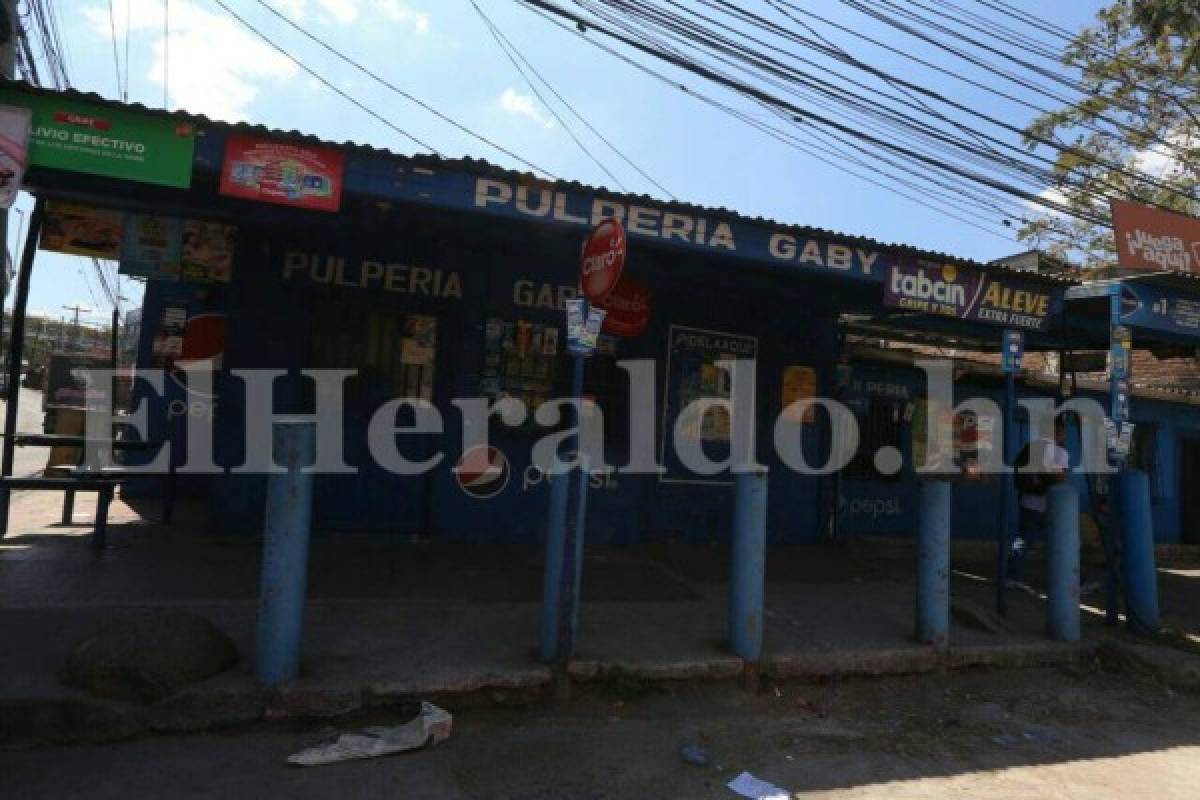 En la escena, resguardada por agentes de Inspecciones Oculares, se contabilizaban al menos 15 casquillos de una pistola nueve milímetros. El principal móvil del crimen es el cobro de la extorsión, foto: Alex Pérez / EL HERALDO.