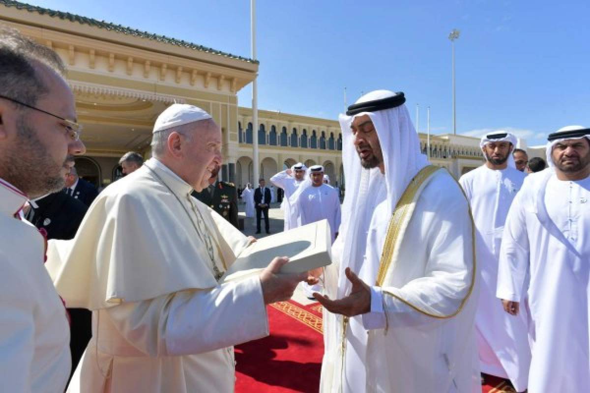 El papa hace vibrar el catolicismo en las lejanas tierras de Arabia