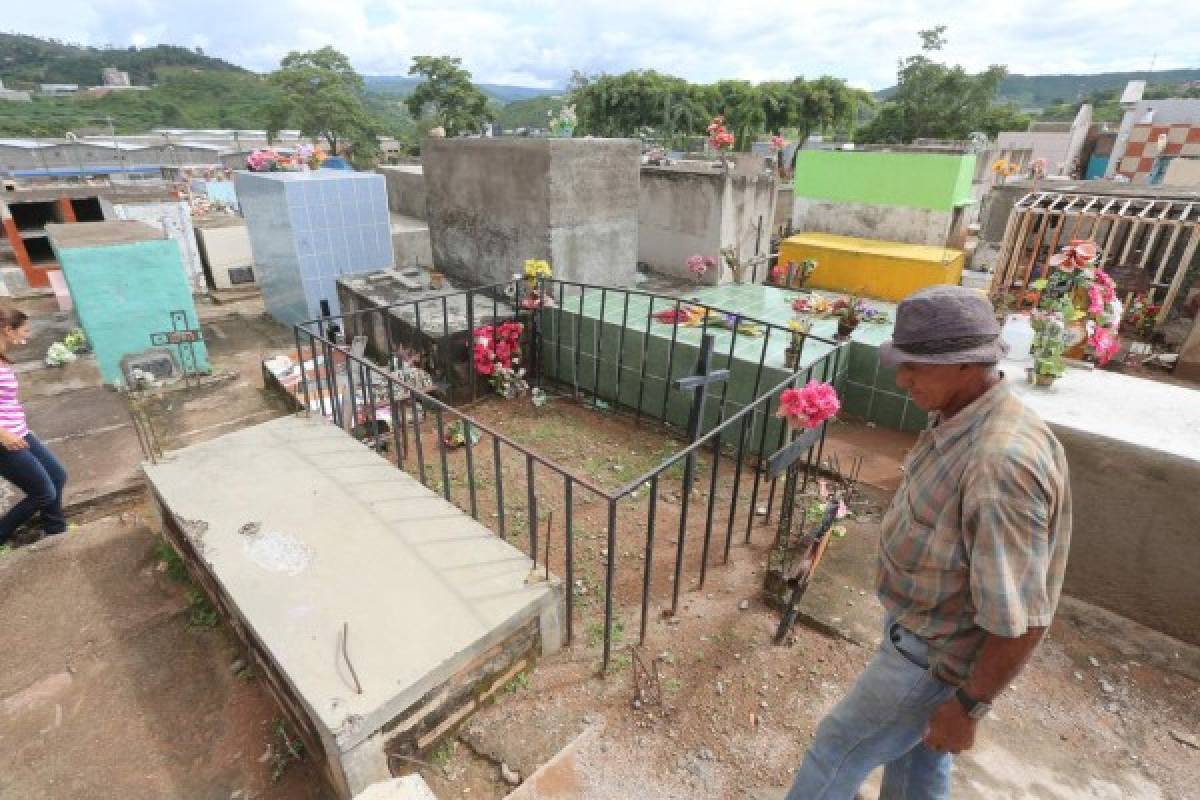 Por falta de espacio cementerios de la capital se llenan de elevados sepulcros