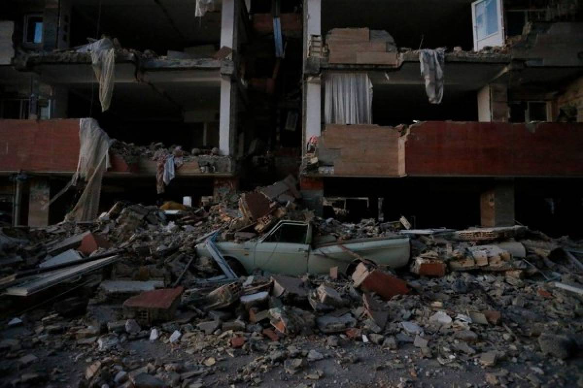 Más de 400 muertos en Irán por un violento sismo