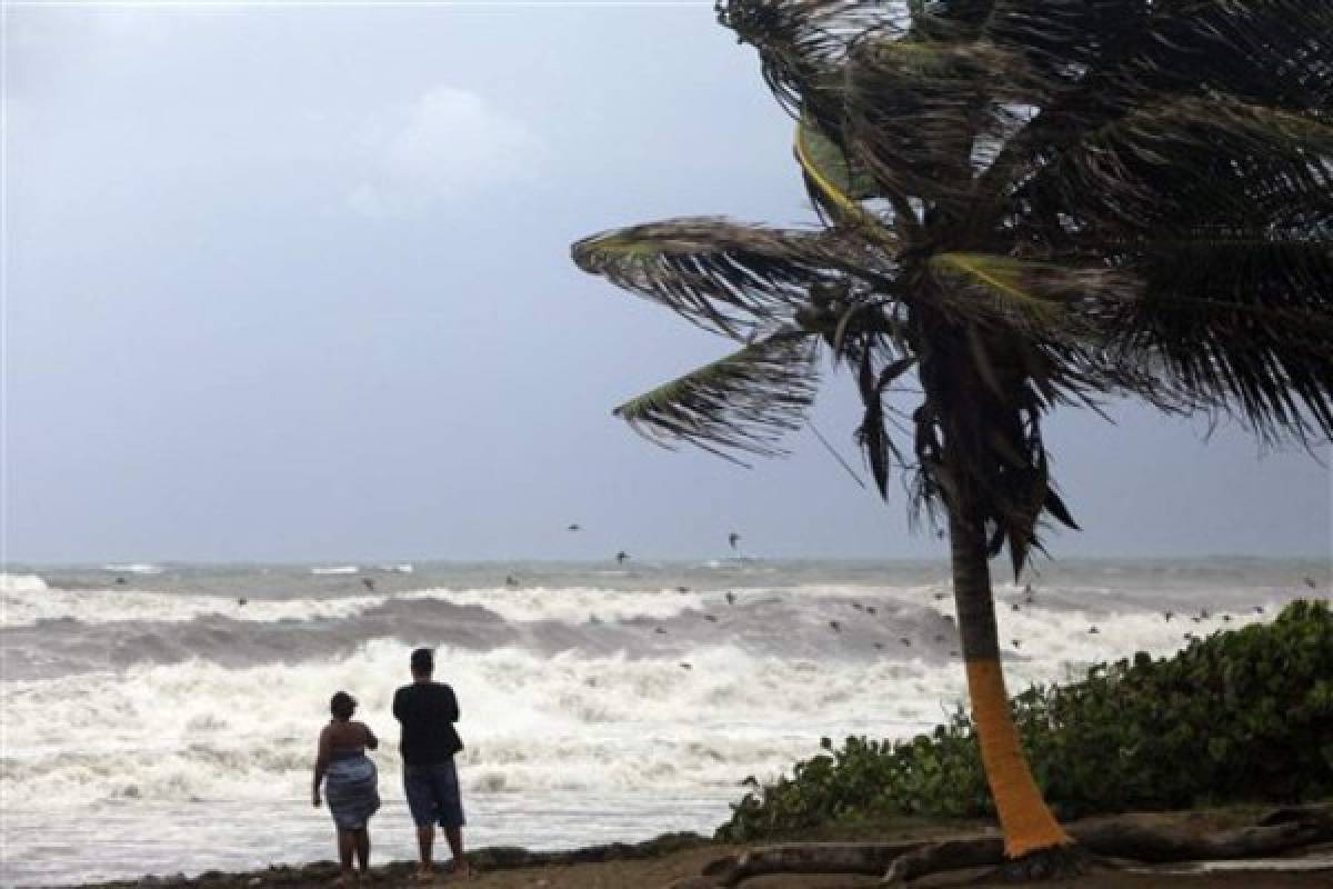 Florida en alerta ante proximidad de Tormenta Erika