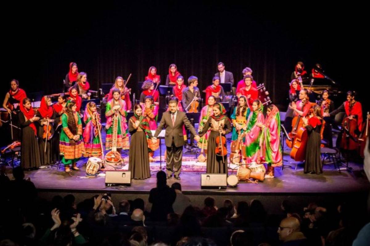 La Orquesta Zohra: enseñando a las jóvenes a tocar la música de sus sueños en Afganistán