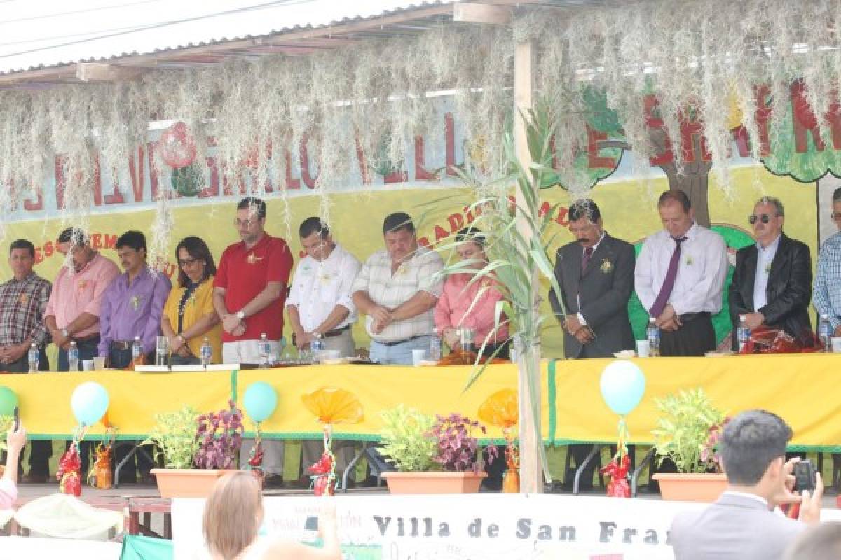 Villa de San Francisco condecoró a Efraín Salgado como hijo predilecto