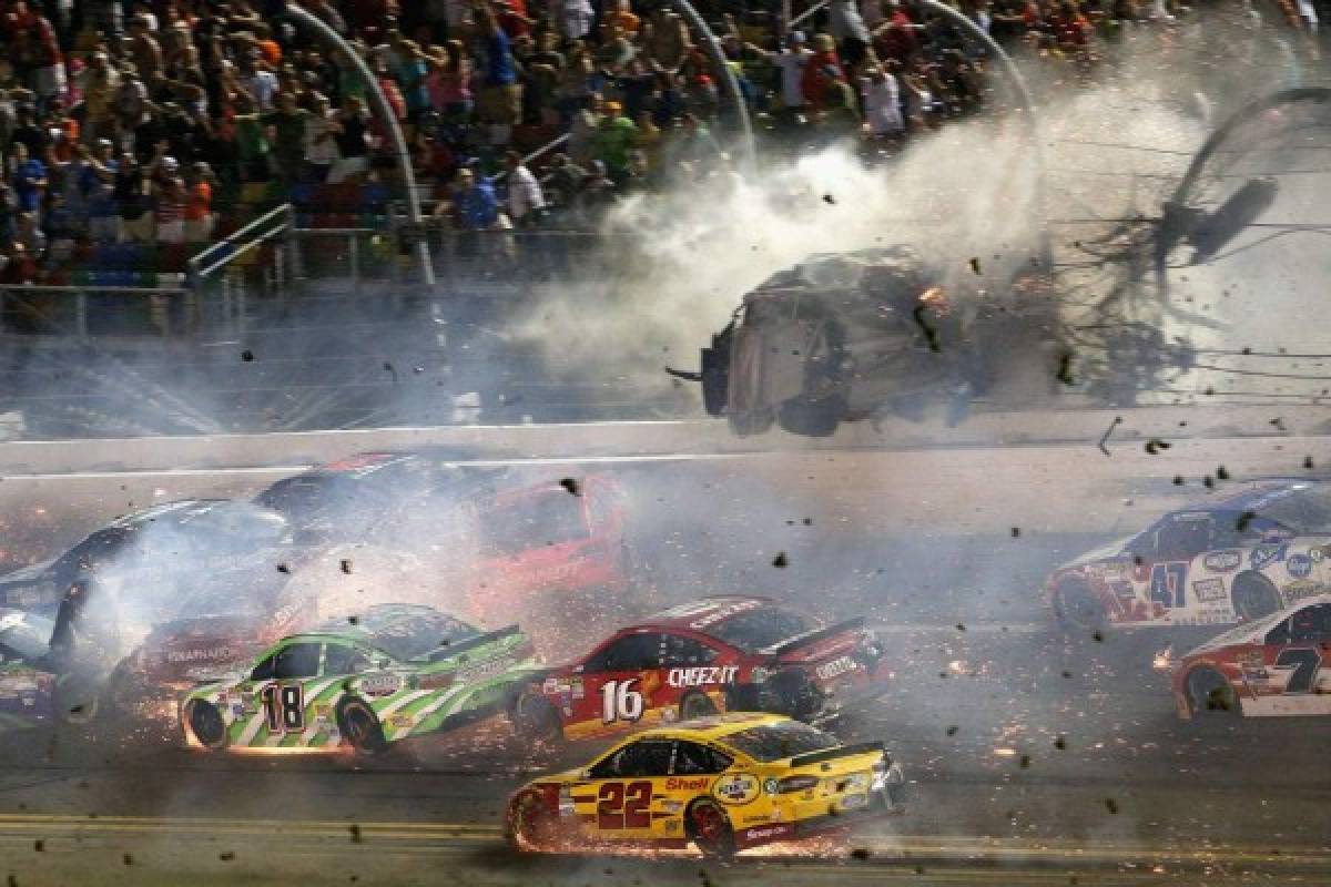 Accidente en el Nascar deja al menos 30 heridos