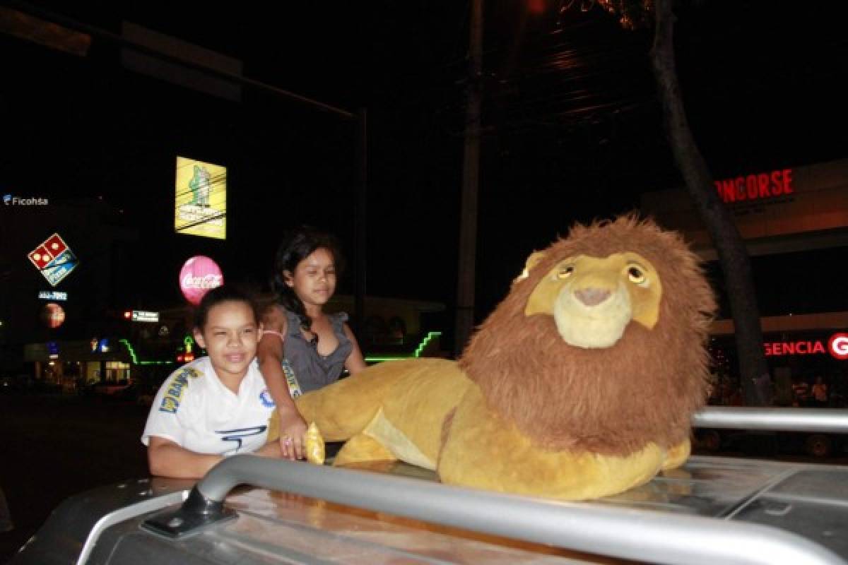 Aficionados olimpistas celebran en las calles