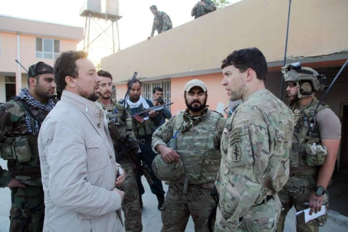 Bombardeo a clínica afgana mata a 16 personas  