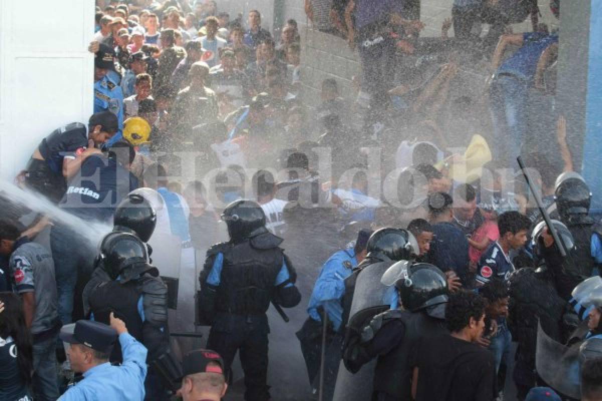 Honduras: Policía investigará presunta sobreventa de boletos para la final por muerte de varios aficionados