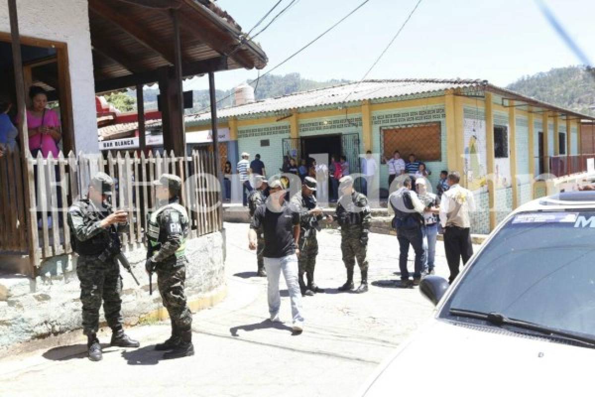 El dolor embarga a familiares en velorio de jóvenes asesinados en Valle de Ángeles