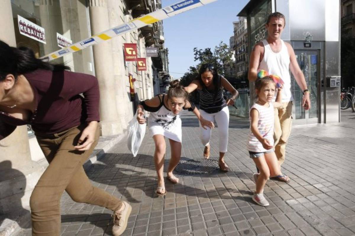 Ataque terrorista en Barcelona deja al menos 13 personas muertas