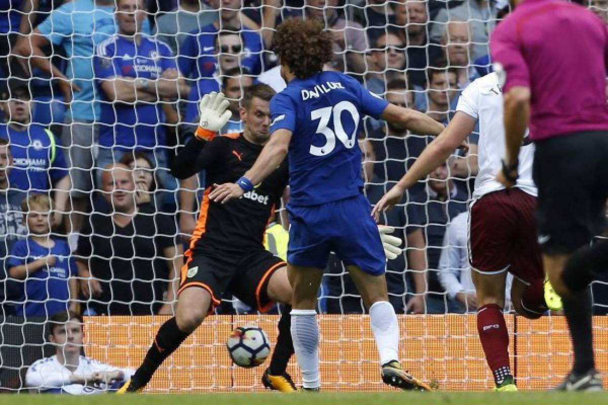 El Chelsea, campeón de la Premier League, debutó con derrota ante el Burnley (3-2)