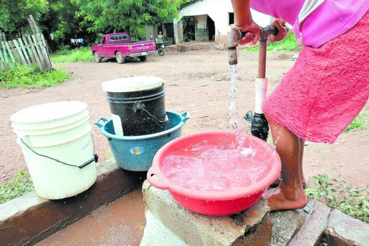 Agua contaminada consumen en aldeas de Comayagua