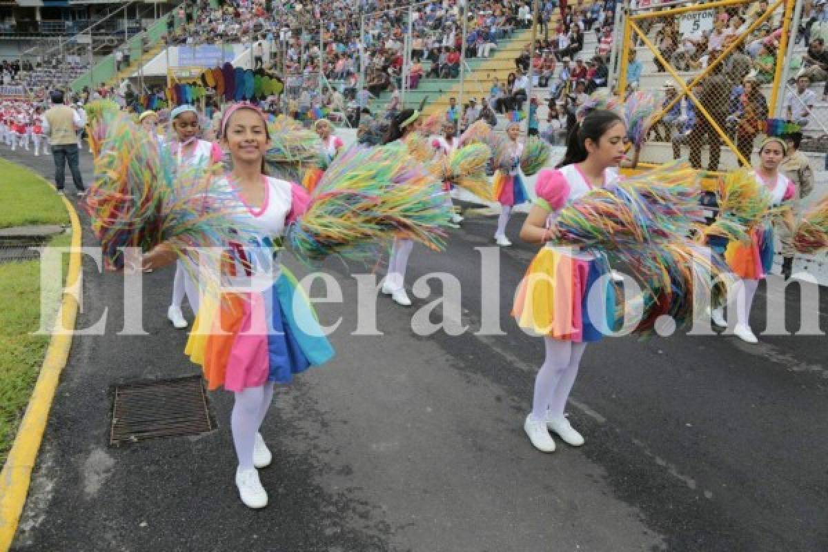 Honduras celebra a lo grande 195 aniversario de independencia patria con coloridos desfiles