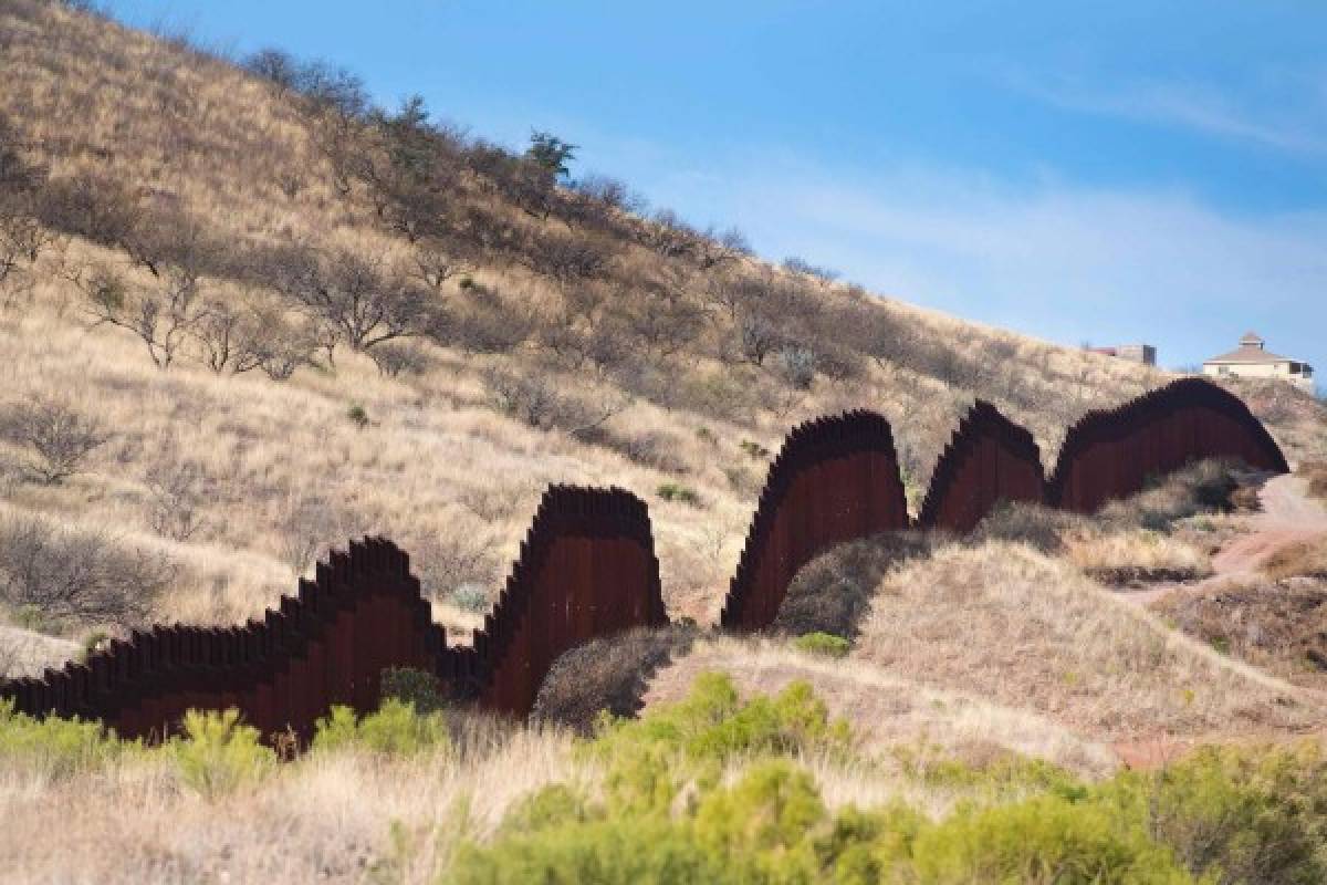 Estados Unidos publica calendario para construcción de muro en la frontera con México