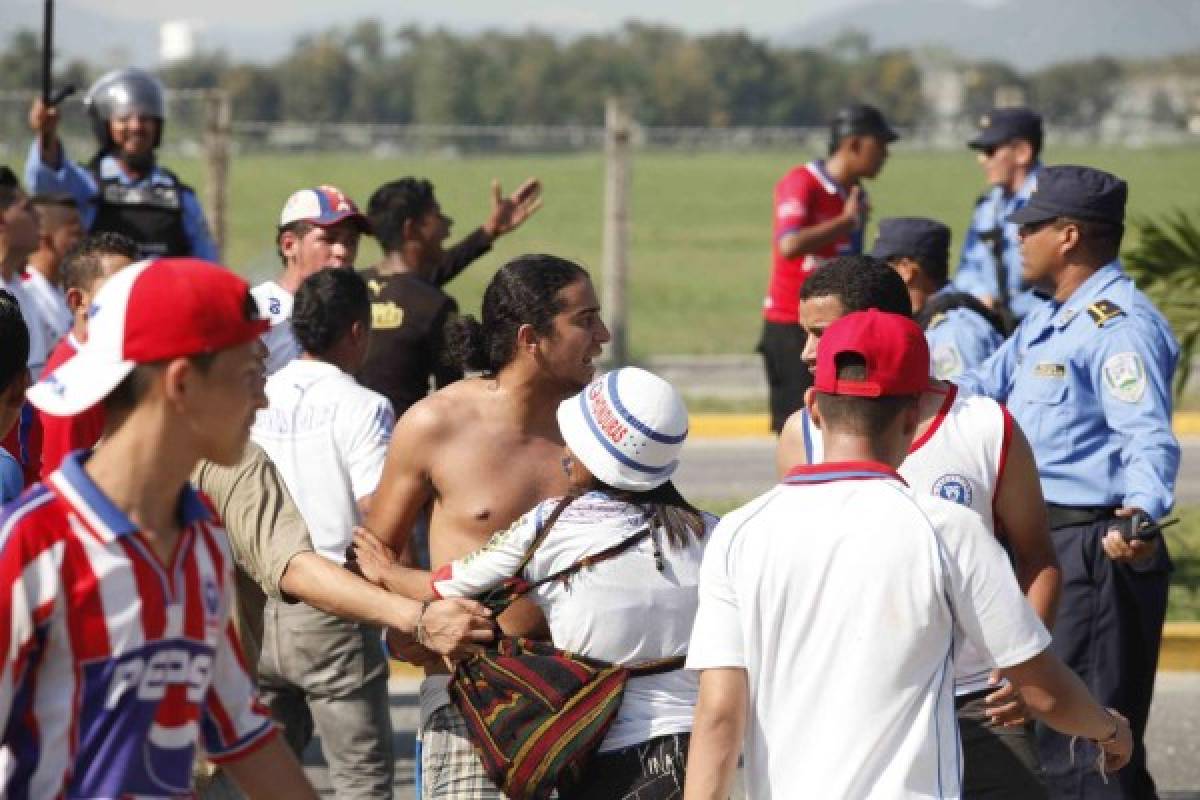 Nuevamente las 'barras' manchan el espectáculo deportivo