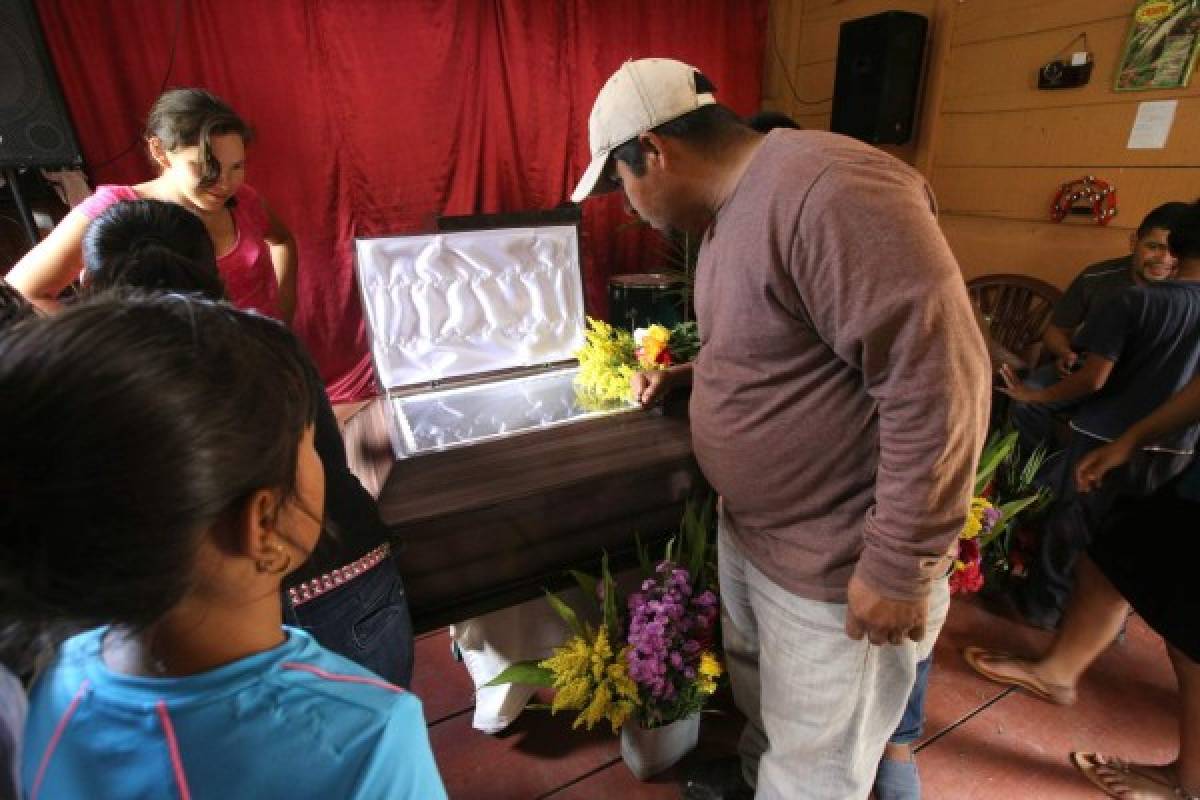 Lluvias cobran la vida de su madre: 'Media hora antes le dije que nos fuéramos de la casa”