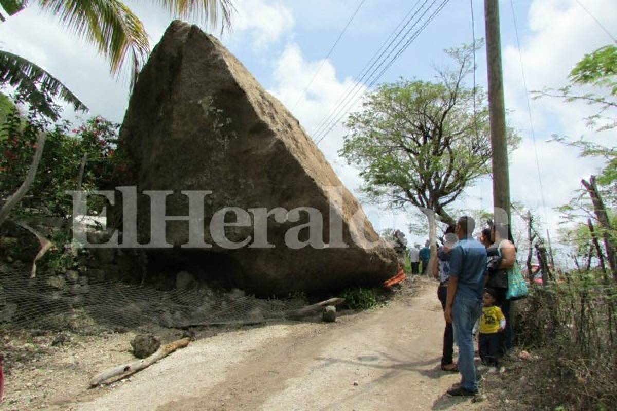 Mueren cinco personas tras caer enorme roca en su casa en El Paraíso
