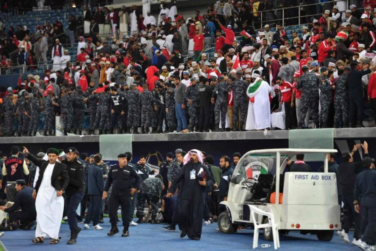 Cuarenta heridos en un estadio de Kuwait tras caída de una barrera 