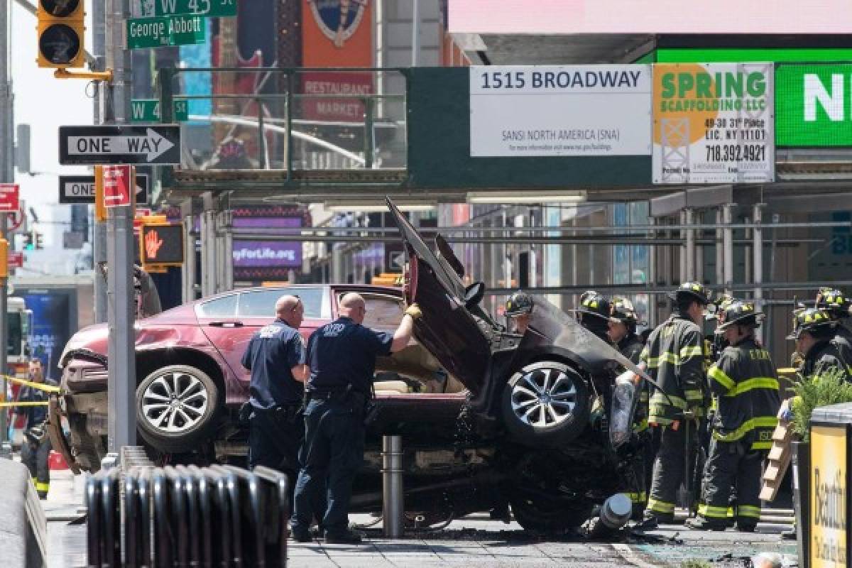 Un muerto y 22 heridos tras embestida de automóvil en Times Square, Nueva York