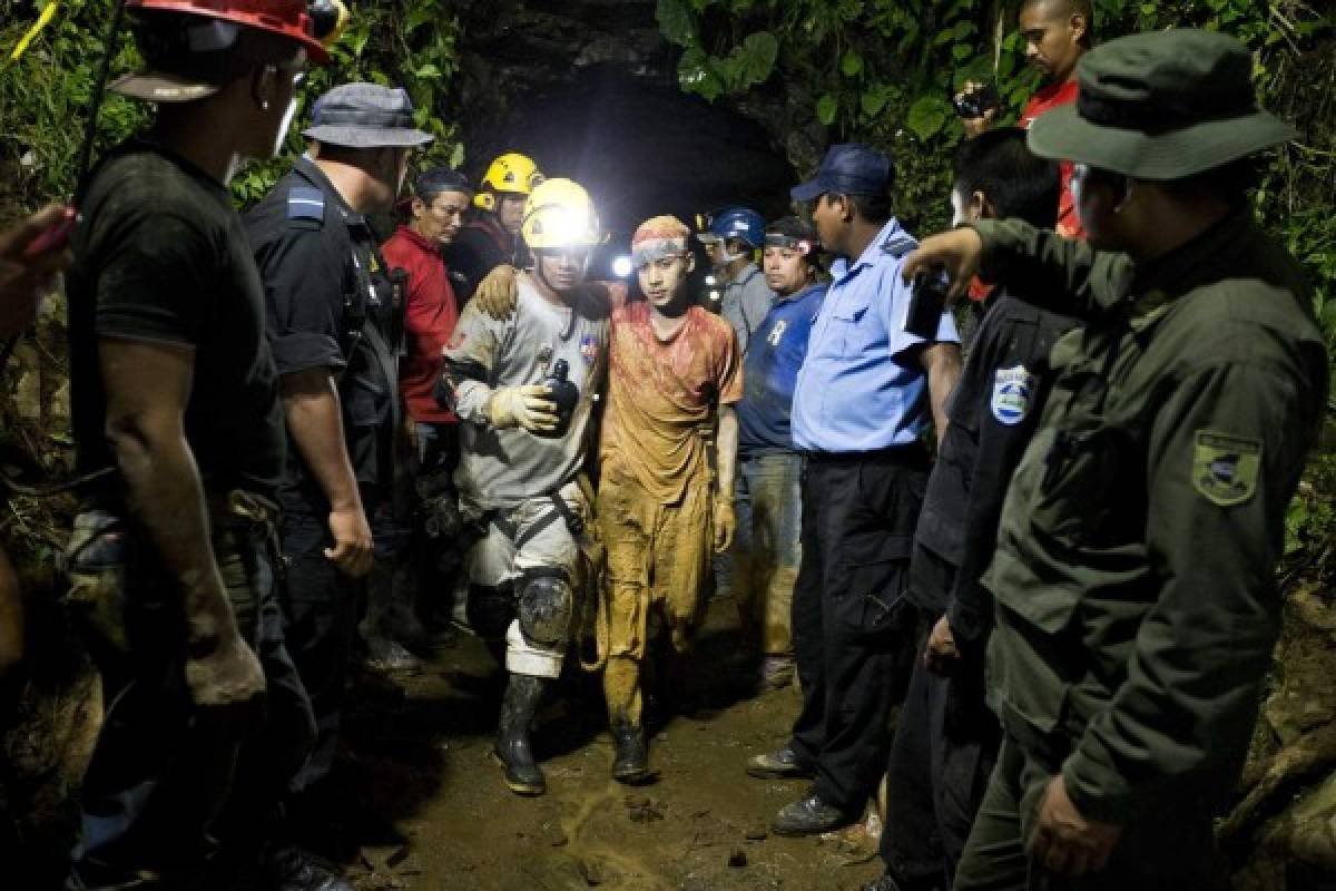 Familiares esperan un milagro con mineros