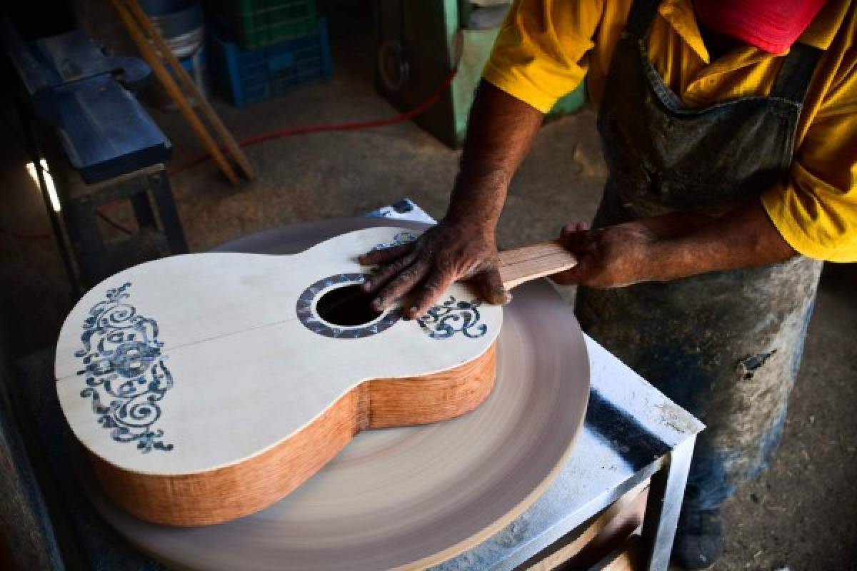 La guitarra del filme 'Coco' marca un nuevo ritmo a artesanos mexicanos