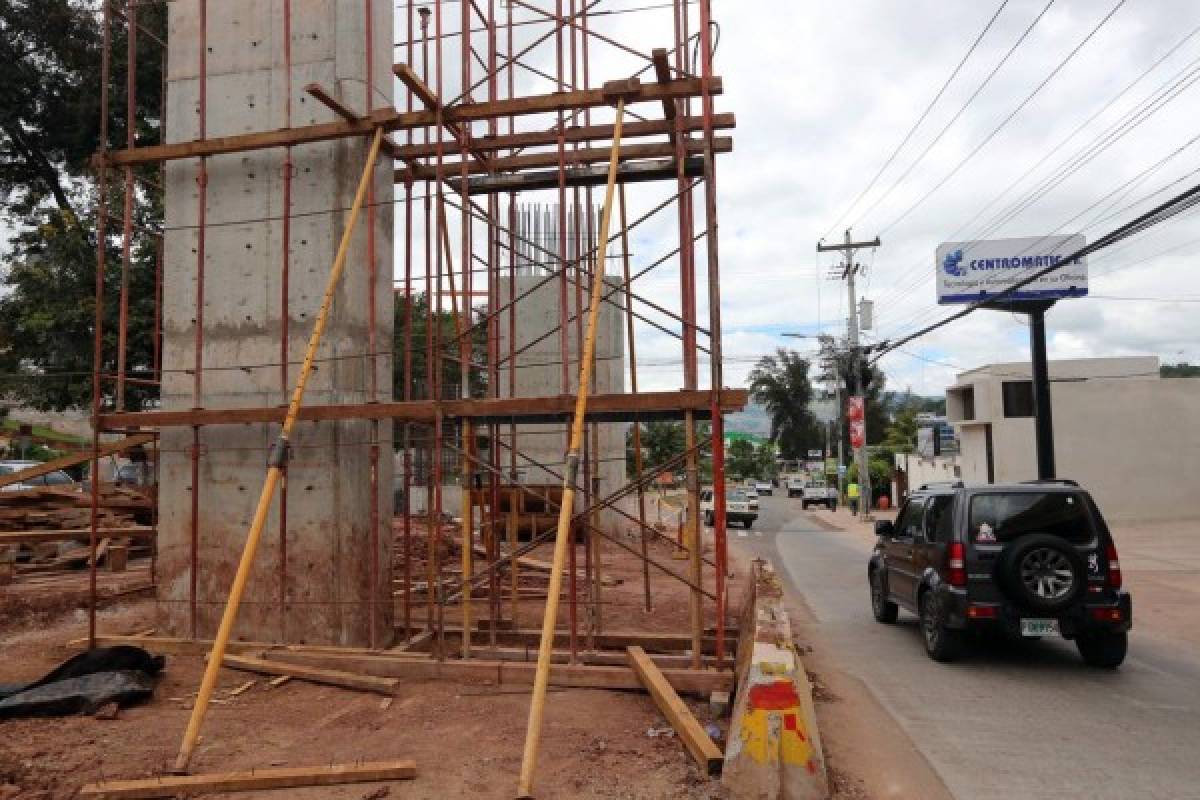 Por obras de paso elevado cierran calle en el bulevar Suyapa de Tegucigalpa