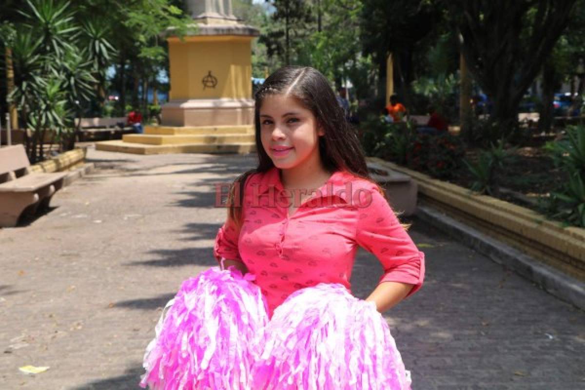 Ellas son las carismáticas pomponeras del Instituto Morazán de Tegucigalpa