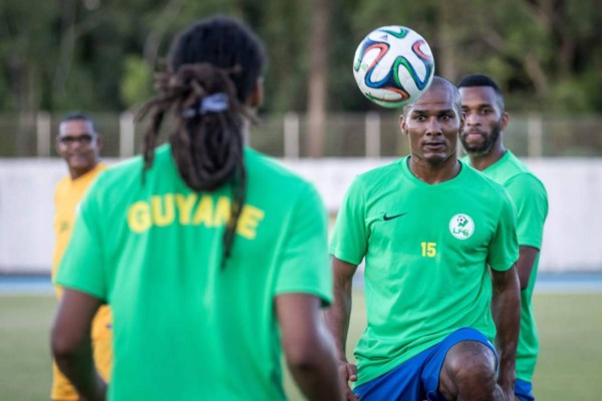 Concacaf lo declaró inelegible, pero es titular y hasta capitán con Guayana Francesa