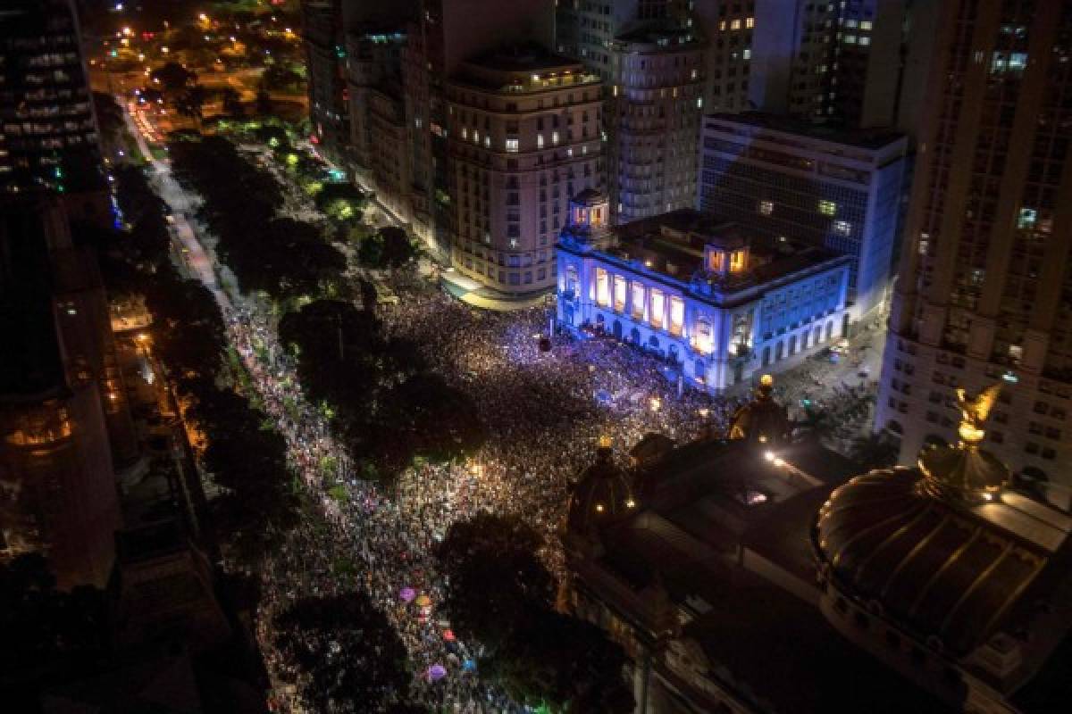 Gobierno brasileño dice que balas que mataron a concejal fueron robadas a la policía 