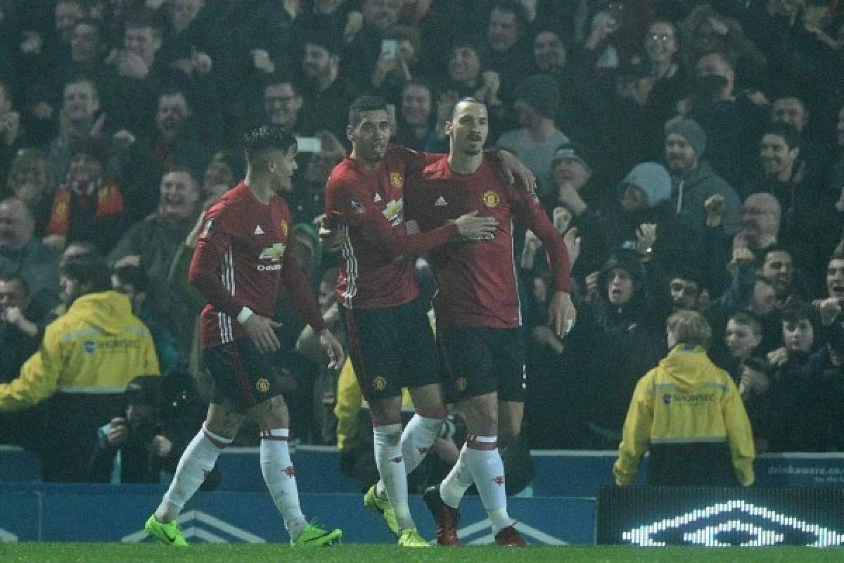 Tottenham y Mánchester United cumplen en Copa ante equipos de segunda