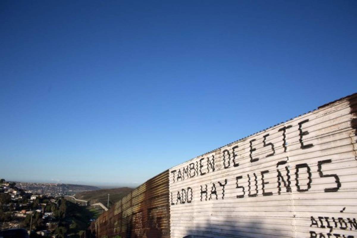 Donald Trump firmó decreto para iniciar construcción de muro en frontera con México