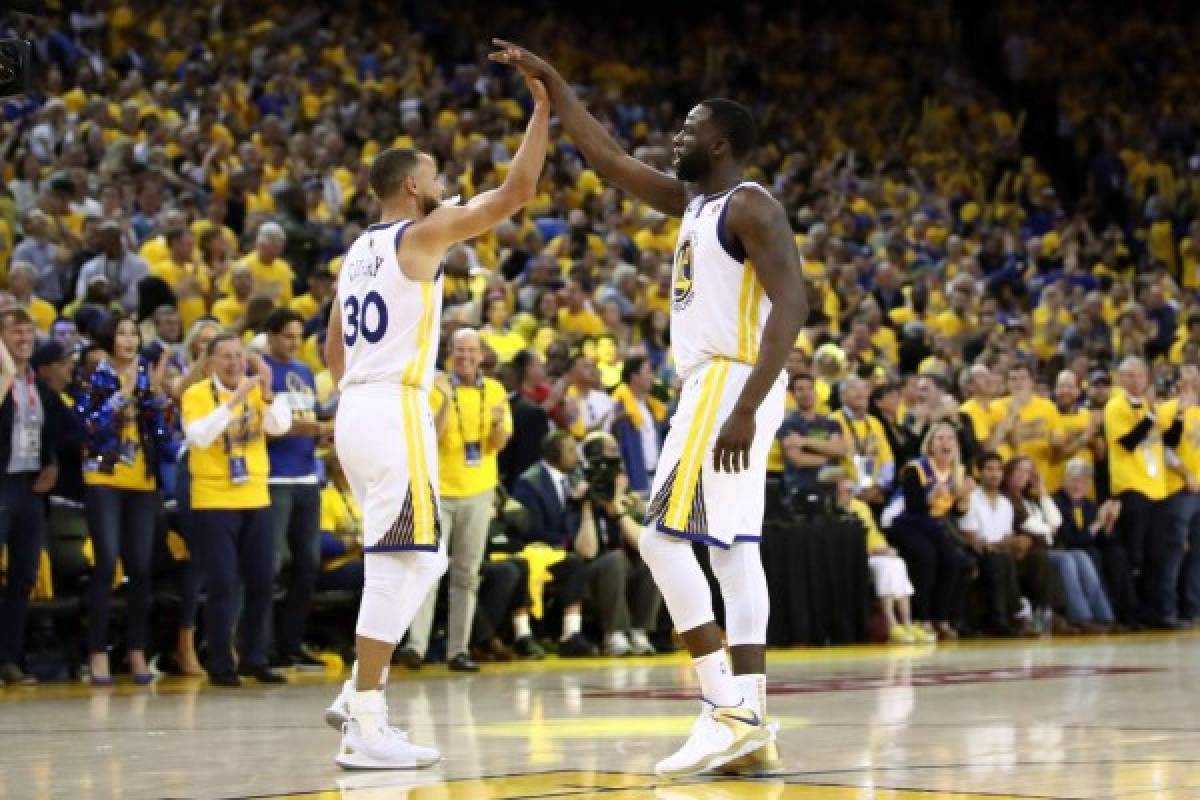 Warriors pegan primero en final de la NBA al vencer a los Cavs en tiempo extra