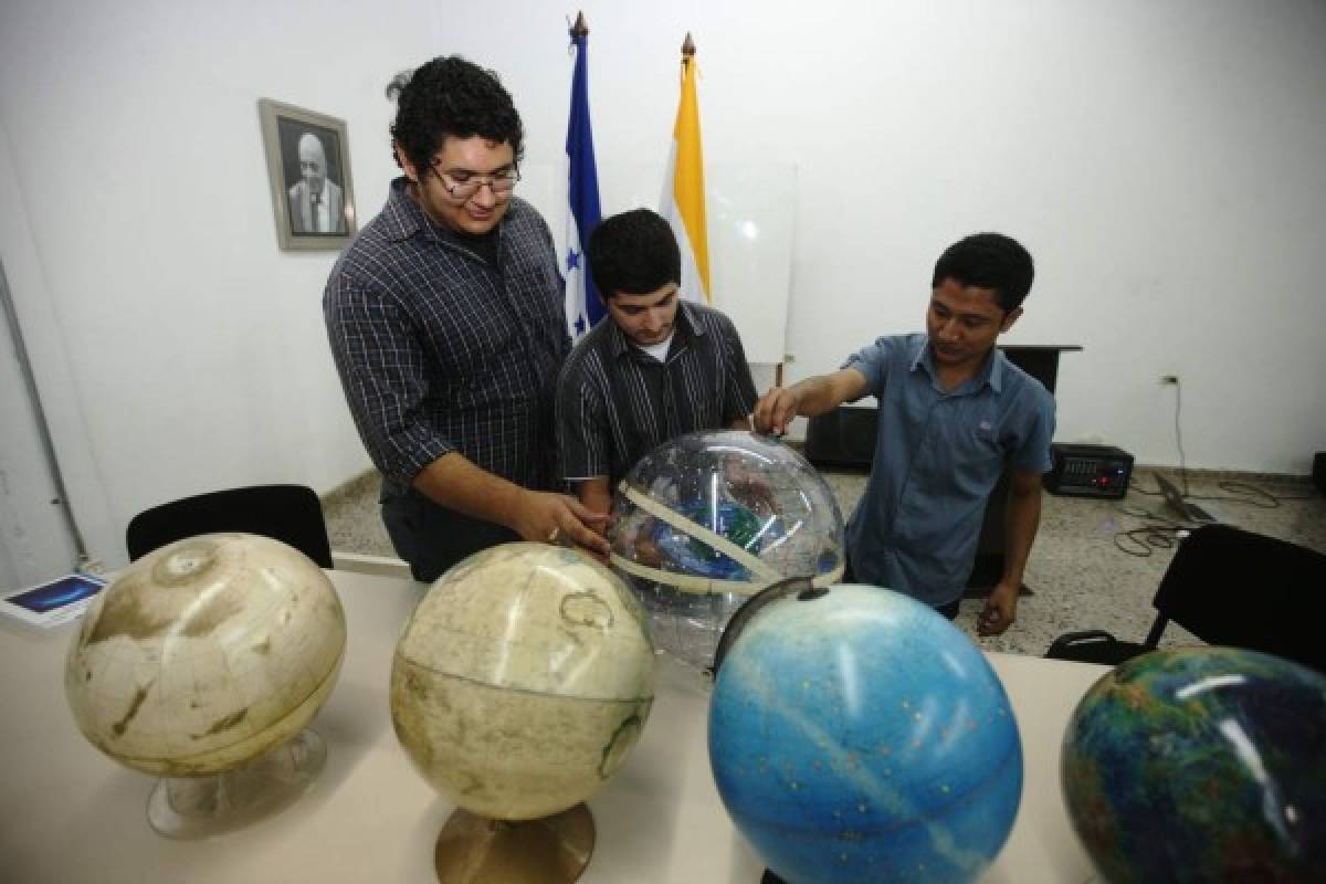 Tres hondureños serán los primeros licenciados de Astronomía y Astrofísica de Centroamérica