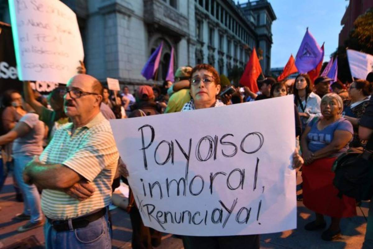 Fiscalía pide retirar inmunidad a presidente de Guatemala por irregularidades en campaña  