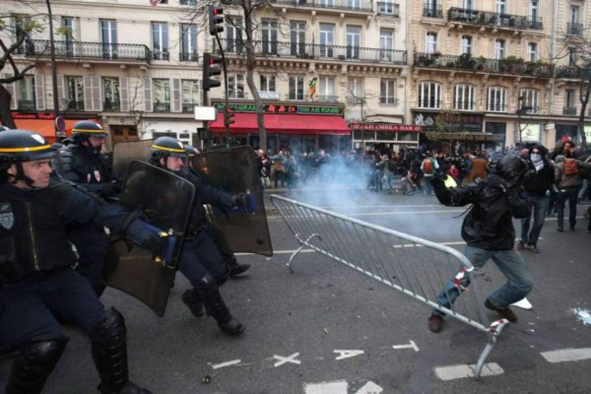 Unos 100 detenidos tras choques entre manifestantes y policías en París  