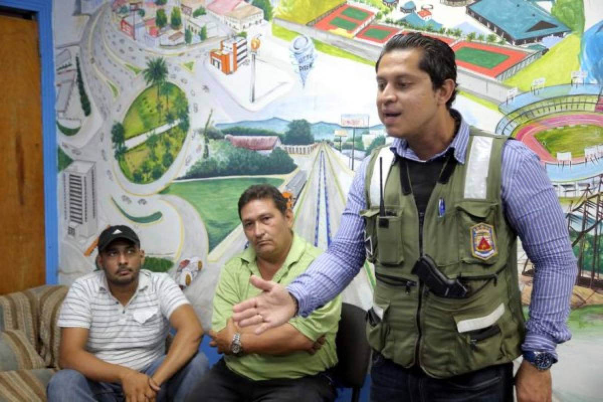 Funcionario de la alcaldía de San Pedro Sula amenaza con pistola a universitario