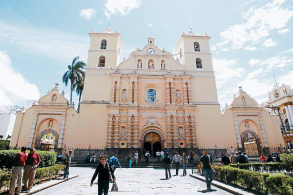 La catedral cumple 46 años como monumento nacional