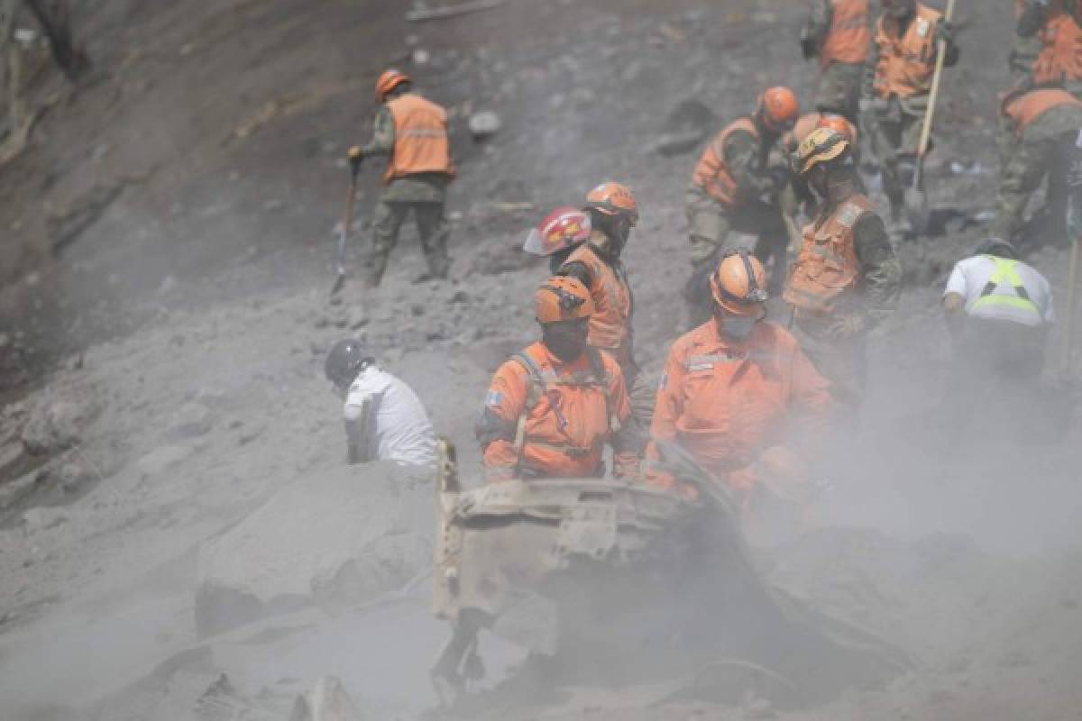 Muertos por erupción de volcán de Fuego en Guatemala aumentan a 99