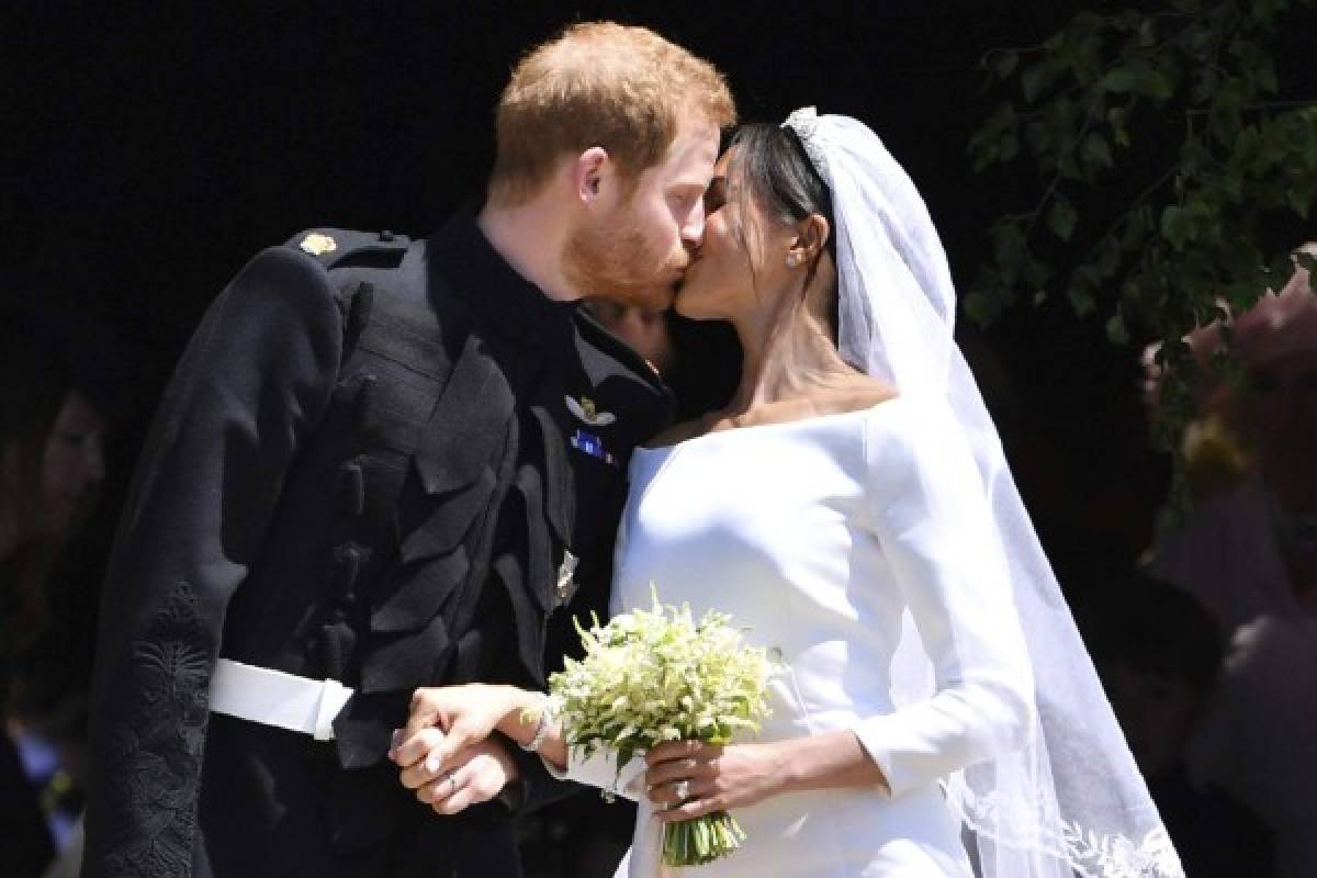 Borran piercing a la mamá de Meghan Markle en la foto oficial de su boda con el príncipe Harry