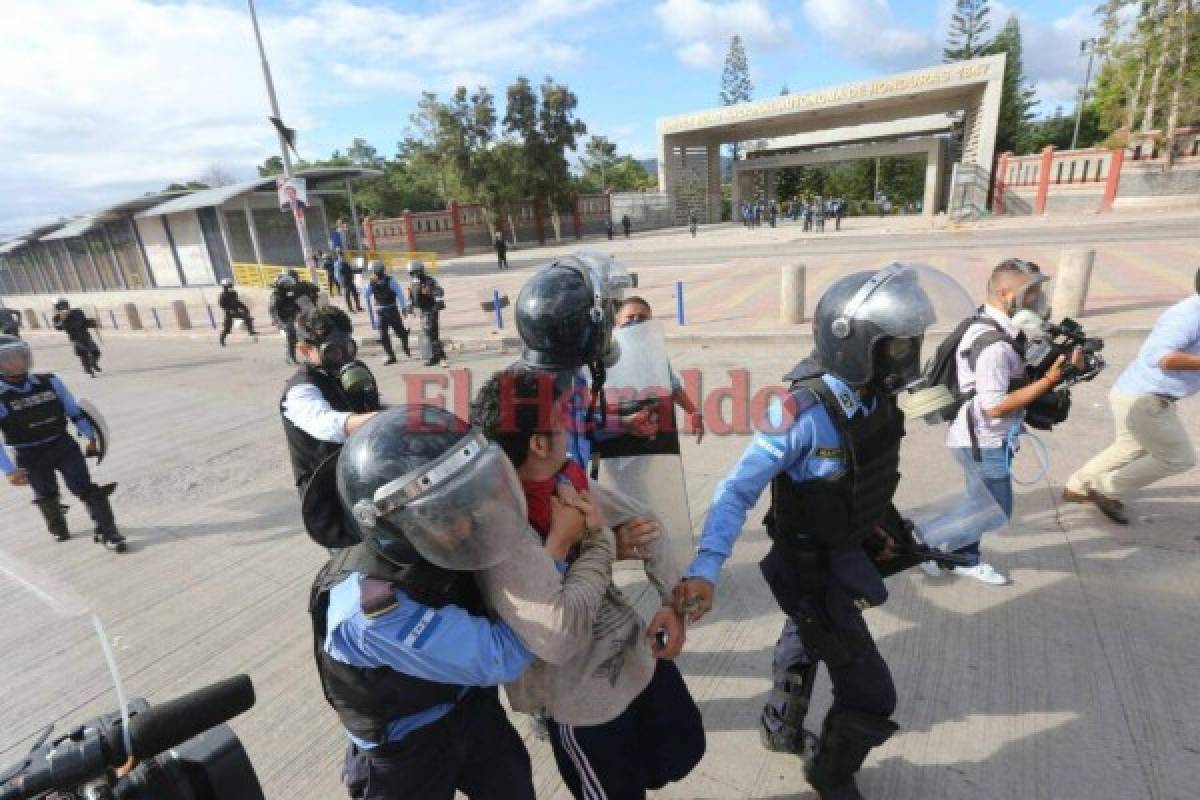 Supuestos estudiantes intentan tomarse la UNAH este lunes